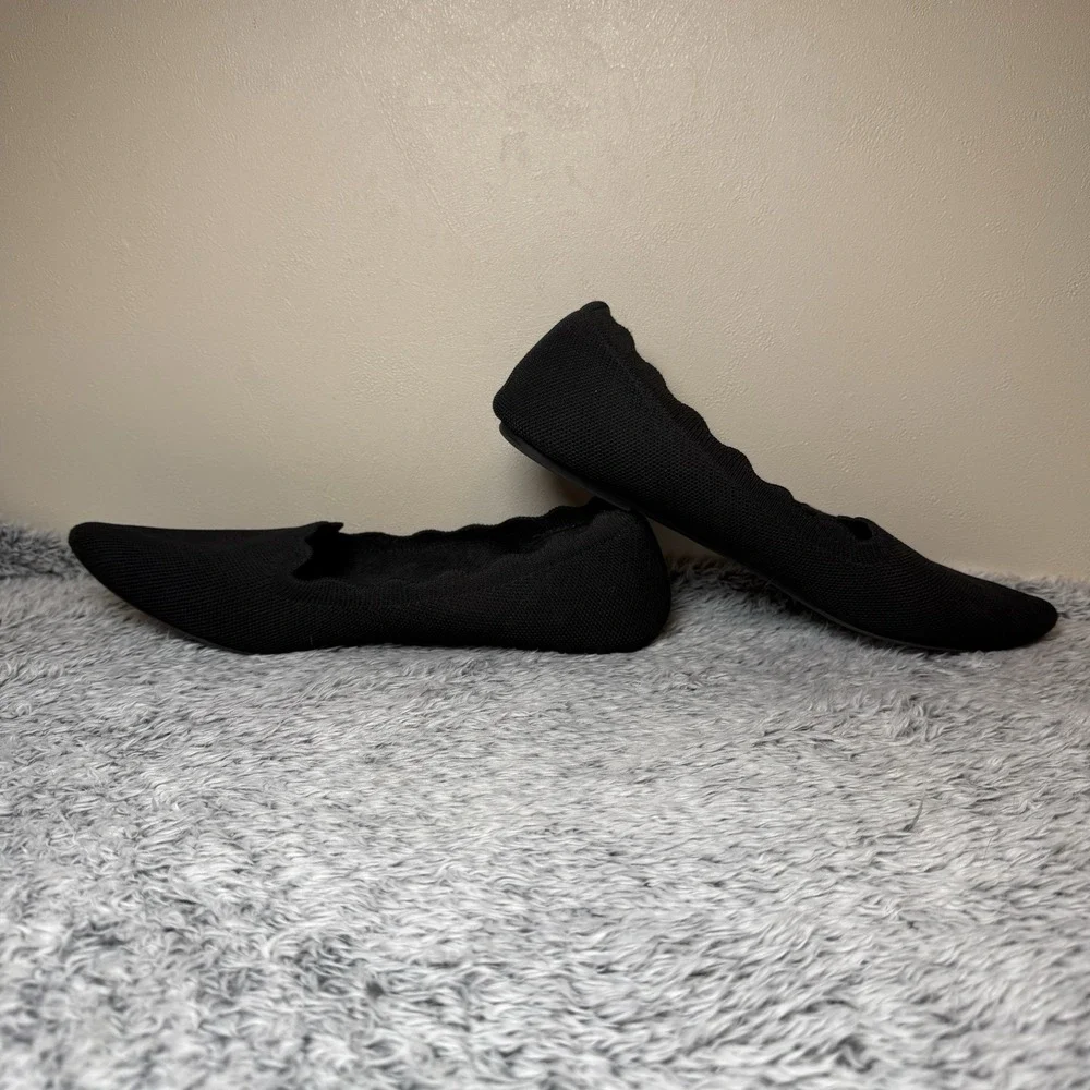 Seychelles Black Scallop Closed Toe Slip On Flats Women's Size 10W